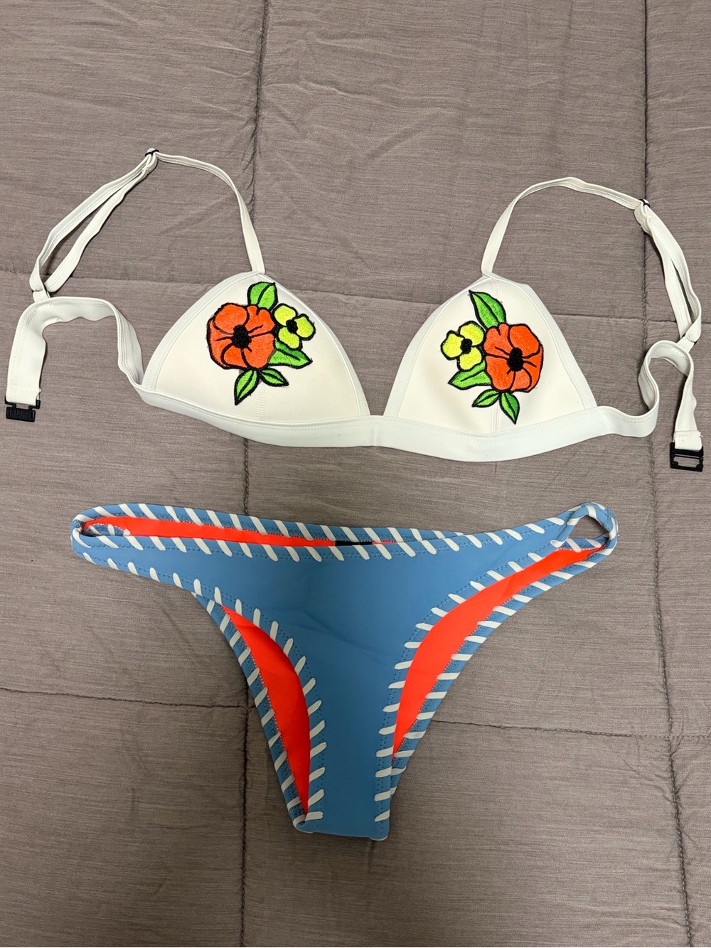 Women’s triangl swimwear bikini set with floral top and stitched cheeky bottom